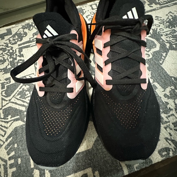 Adidas Ultraboost Size 9 - Picture 5 of 6